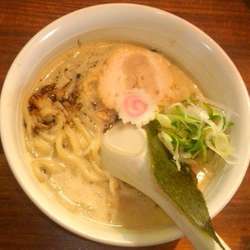 濃厚黒らーめん750円+替え玉150円