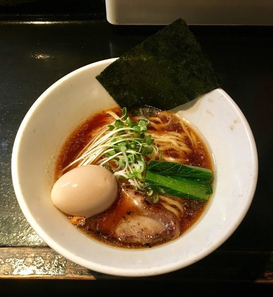 「真・醤油平打ち麺 + トッピング」@麺s慶の写真
