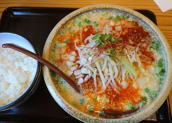 「旨辛ニュータンタンめん（半ライス付）900」@麺通 伊武記の写真