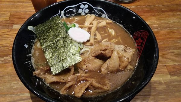 「炙り肉盛りらーめん」@金澤濃厚豚骨ラーメン 神仙 品達品川店の写真