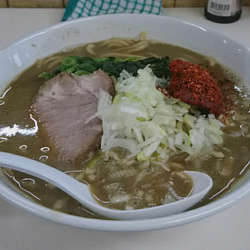 煮干しラーメン（煮干強め+辛み）