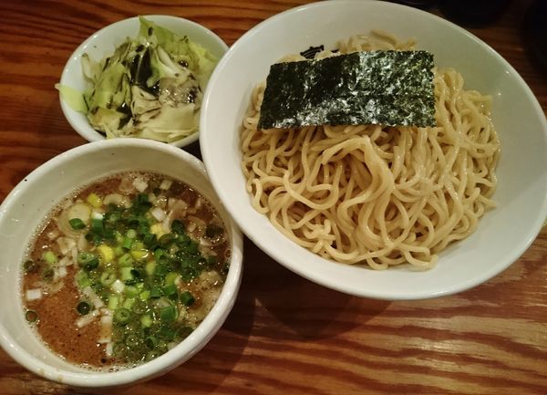 「つけ麺＋キャベツ＆マー油＝1000円」@富士らーめんの写真