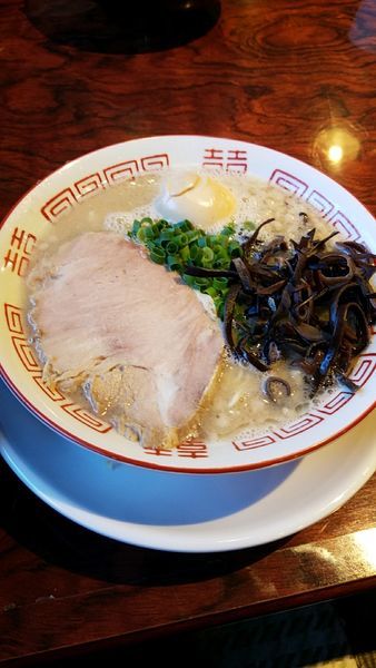 「豚骨らーめん」@中華そば専門 めんやいただきの写真