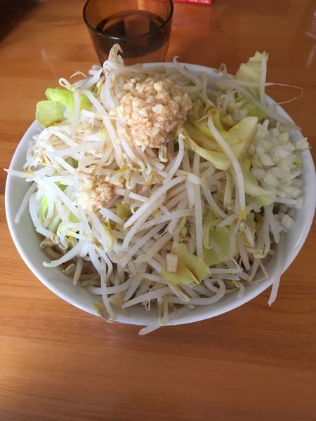 「野菜豚そば 醤油700 野菜マシ ニンニク玉ねぎ」@中華そば 秀の写真
