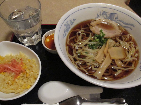 「昔ながらの醤油ﾗｰﾒﾝ+ﾐﾆﾁｬｰﾊﾝ「580円+130円」」@シダックス 春日部ユリノキ通り店の写真