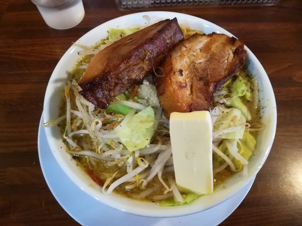 「男気カリー（大盛）＋男気肉＋バター」@まるはち 春日井店の写真