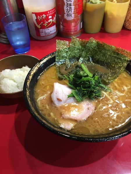 「ラーメン中＋たまねぎ:910円」@家系総本山 ラーメン吉村家の写真