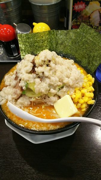 「味噌バターコーン 野菜増しニンニク普通背脂MAX」@ガツ盛りラーメンみちる屋 南流山店の写真