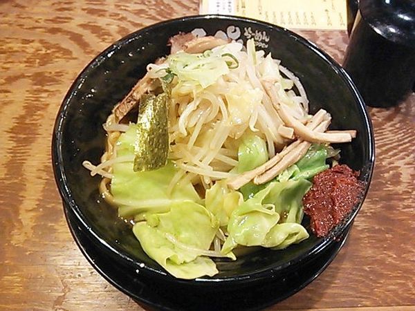 「もやしキャベツ油そば(特)」@とんこつらーめんてっぺんの写真