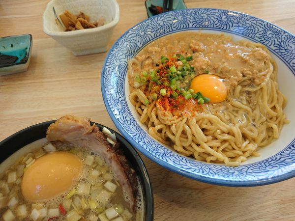 「【季節限定】かま玉つけそば980円＋プレミアム日本酒」@中華そば専門 とんちぼの写真