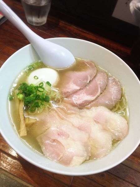 「しお全部のせ」@町田汁場 しおらーめん進化 町田駅前店の写真