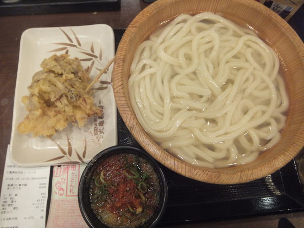「釜揚げ大390円(一日半額190円)＆まいたけ天140円」@丸亀製麺 柏駅南口店の写真