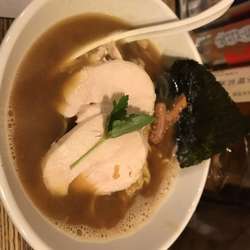烏賊干し鶏白湯醤油ラーメン