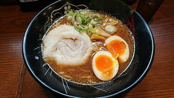 「豚骨醤油ラーメン　＠７８０円」@金澤濃厚豚骨ラーメン 神仙 品達品川店の写真