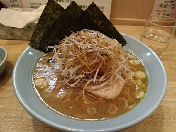 「家系醤油らーめん中盛細麺(600円)+味付けネギ(150円)」@横浜家系らーめん 玉家の写真