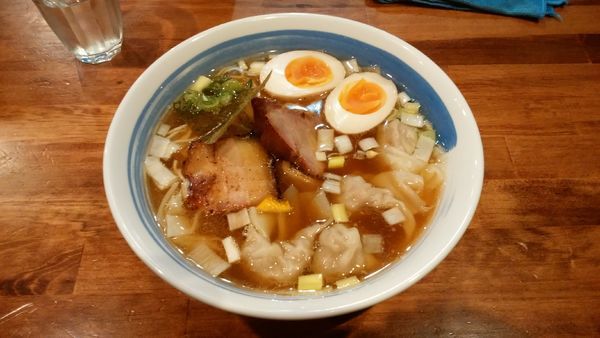 「ワンタンメン+味玉」@麺屋 悠の写真