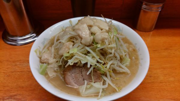 「小ラーメンニンニク少なめアブラカラメ」@ラーメン二郎 立川店の写真