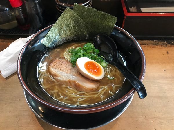 「黒ラーメン 670円+ランチ時銀シャリ無料」@麺家 りょうま 和堂の写真