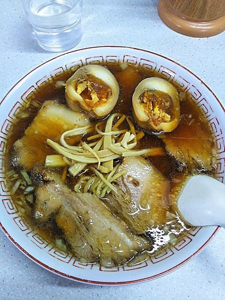 「チャーシュー麺700円＋味付玉子100円」@ラーメン 天一の写真