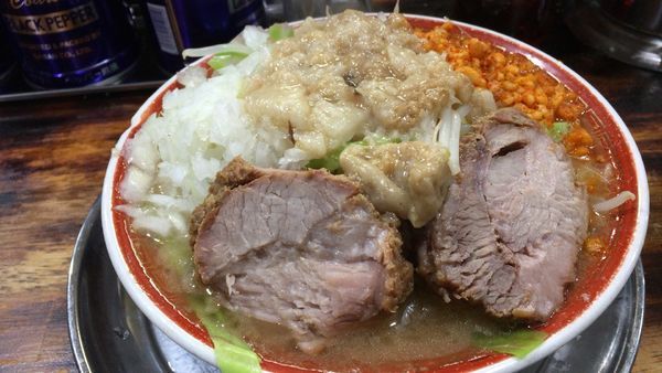 「小ラーメン(アブラ，タマネギ，からあげ)」@麺でる 多摩センター店の写真