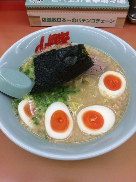 「プレミアム塩とんこつ」@ラーメン山岡家 山形青田店の写真