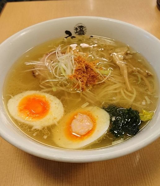 「塩玉らーめん」@塩専門 ひるがお 東京駅店の写真