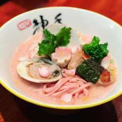 限定の桜ラーメン！！