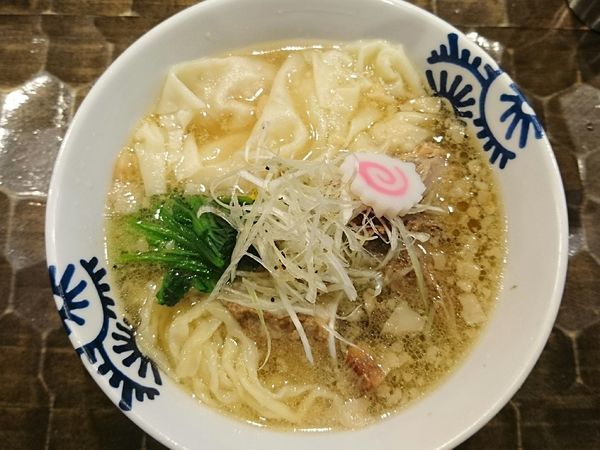 「【限定】背脂焼豚ワンタン麺(手揉み麺)」@特級鶏蕎麦 龍介の写真