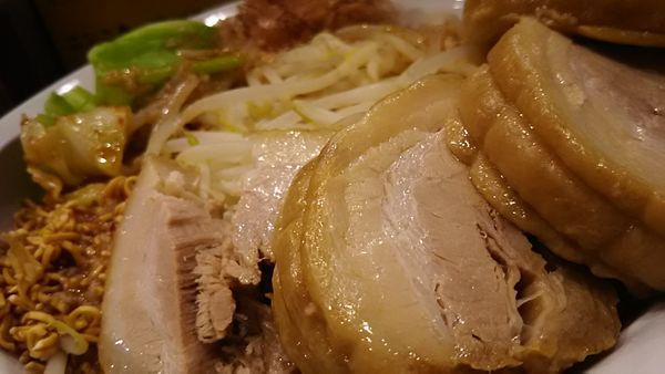 「まぜそば(大) チャーシュー」@麺 たなかの写真