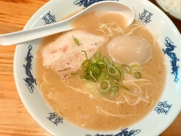 「ラーメン＋半熟煮玉子」@博多ラーメンセンターの写真