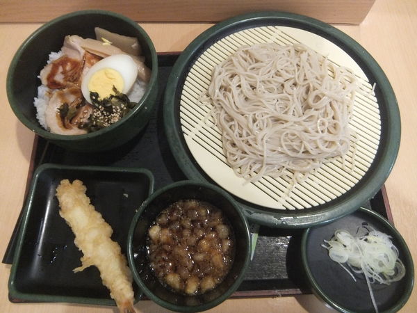 「朝そば(高菜チャーシュー丼)360円＆クーポンで海老天無料」@ゆで太郎 錦糸公園前店の写真