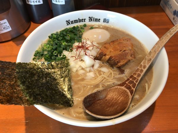 「濃厚らーめん煮干し」@麺Dining Number Nine 09の写真