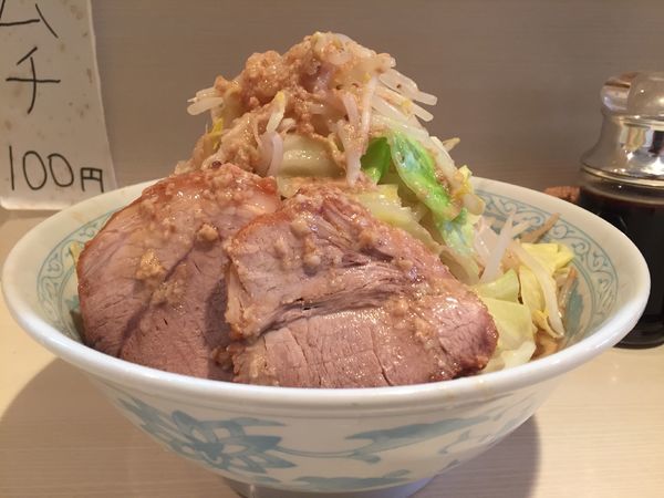 「らーめん(ﾔｻｲ 背脂)」@らーめん 陸 尾山台店の写真