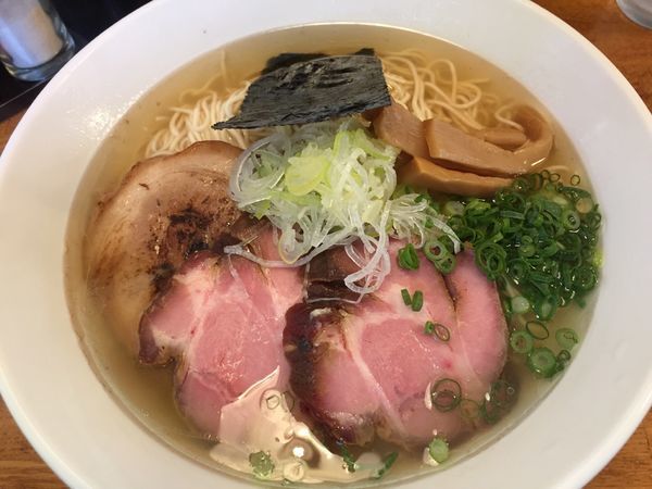 「塩ラーメン 大盛り チャーシュー一枚増し」@青山清湯そば 青ノ樹の写真