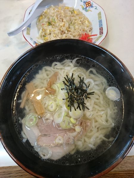「しおらーめん・半チャーハン(Aランチ)900円」@麺や 手ごね竹の写真