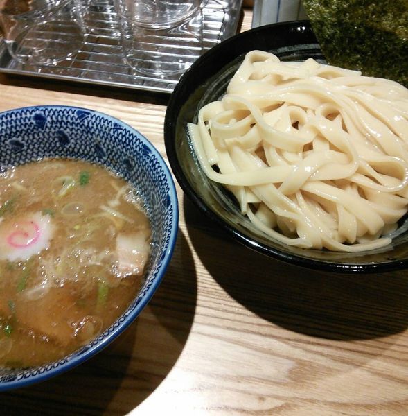 「つけ麺(平打ち)　８００円」@つけ麺 はま紅葉の写真