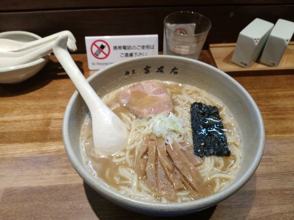 「ラーメン　大盛　890円」@麺屋吉左右の写真