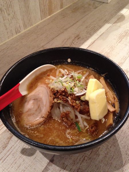 「味噌らーめん780円 バター100円」@麺屋 誉の写真