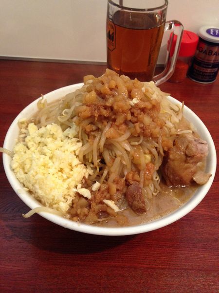 「ラーメン750円 ジョッキウーロン茶100円」@俺の生きる道 つくば店の写真