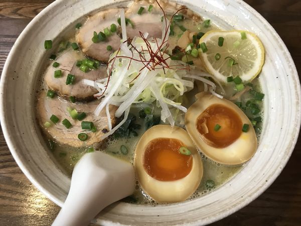 「鶏白湯らーめん塩 全部のせ」@大葉の写真