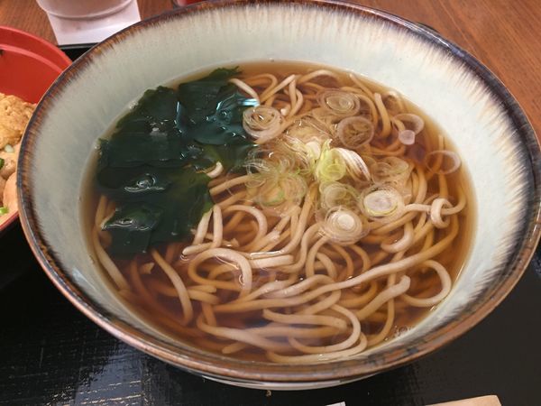 「選べる丼（親子丼）＆そばランチ（870円）」@串焼酒房 仁乃房の写真