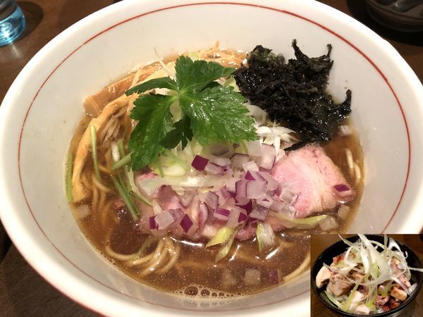 「豊深煮干そば醤油（780円）＋香味肉丼（320円）」@麺や 虎徹の写真