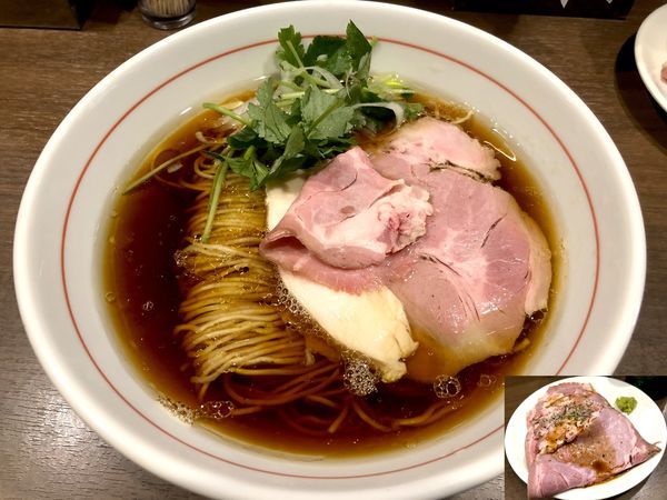 「ラーメン黒（750円）＋おつまみチャーシュー（450円）」@八咫烏の写真