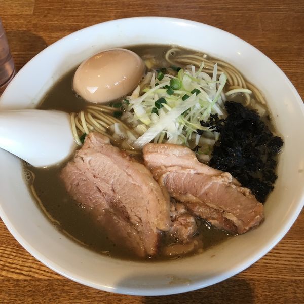 「濃厚煮干そば+味玉」@中村屋総本山の写真