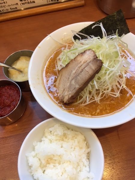 「濃厚背脂味噌ラーメン　800円　＋ランチ小ライス50円」@中華そば 七麺鳥の写真