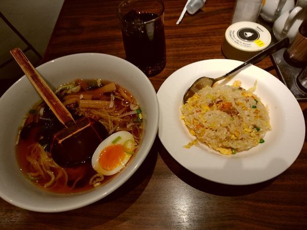 「本日のランチ①(醤油ラーメン＆五目チャーハン)780円」@上海華龍 ヤマダ電機LABI1高崎店の写真