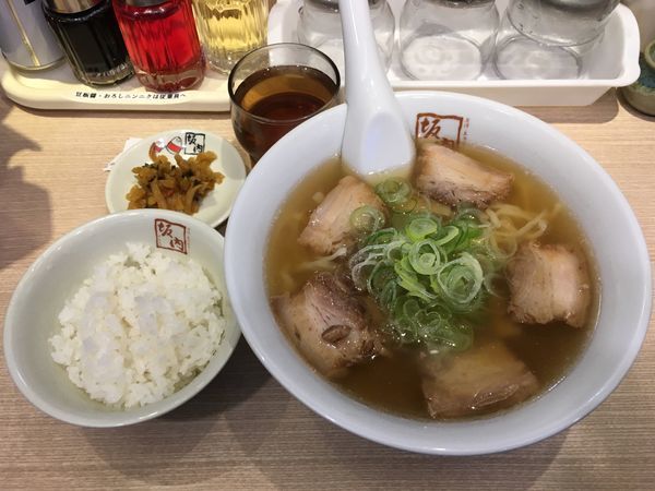 「喜多方ラーメン 650円」@喜多方ラーメン坂内 新宿西口思い出横丁店の写真
