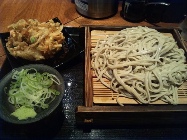 「もり大盛（440）+かき揚げ（130）+生ビール（150）」@蕎麦 冷麦 嵯峨谷 秋葉原店の写真