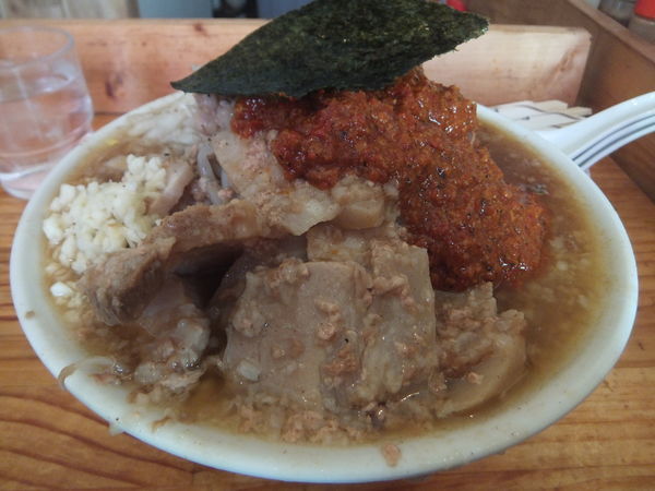 「ぶた入りオロチョンらーめん700円(ヤクミニンニクアブラ)」@にかいやの写真