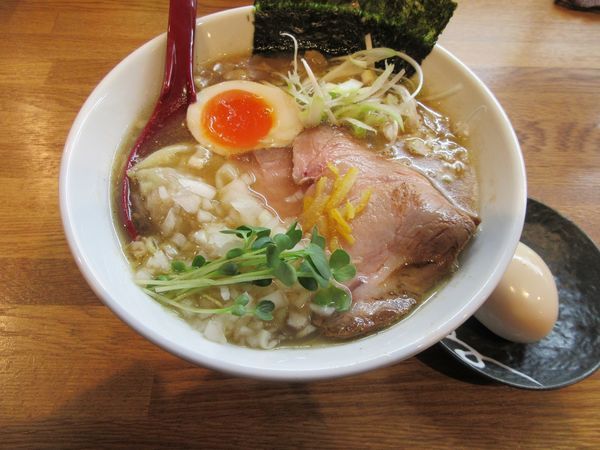 「限定　かつお醤油（８５０円）＋味玉１００円」@中華そば JUN-CHANの写真